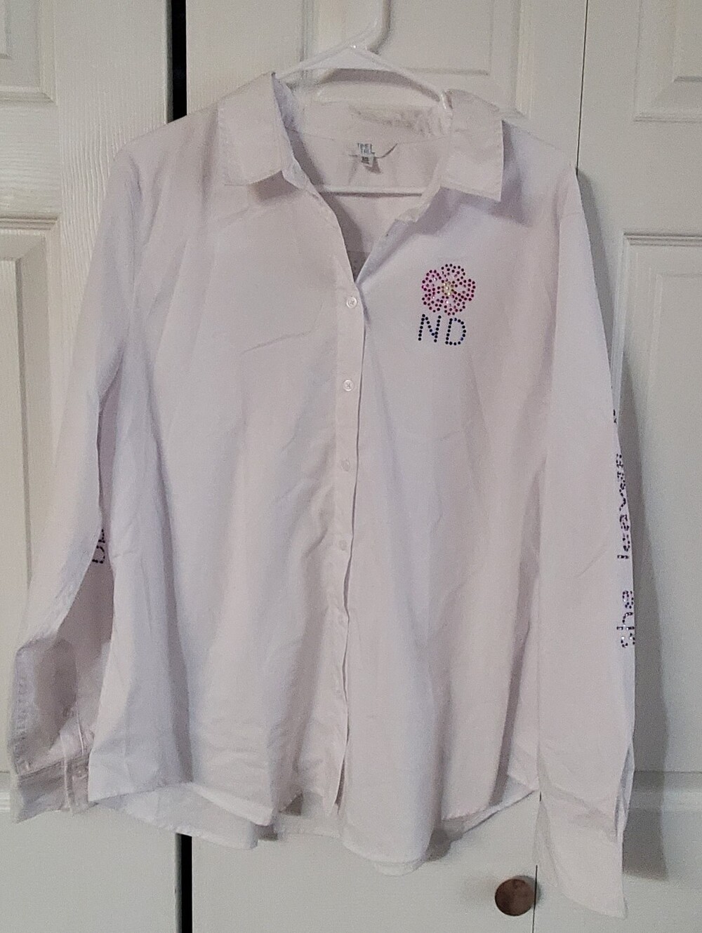 TIME AND TRU XXL 20. WHITE BUTTON UP LONG SLEEVES. DYI?? GRAPHIC - Picture 2 of 7